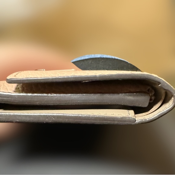 Louis Vuitton Portefeuille Capucines
Compact Wallet Pink - Picture 6 of 11